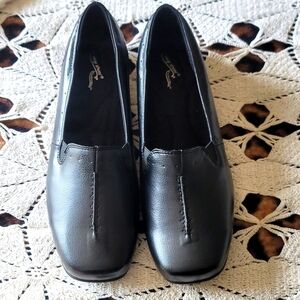 Easy street comfort wave black loafers